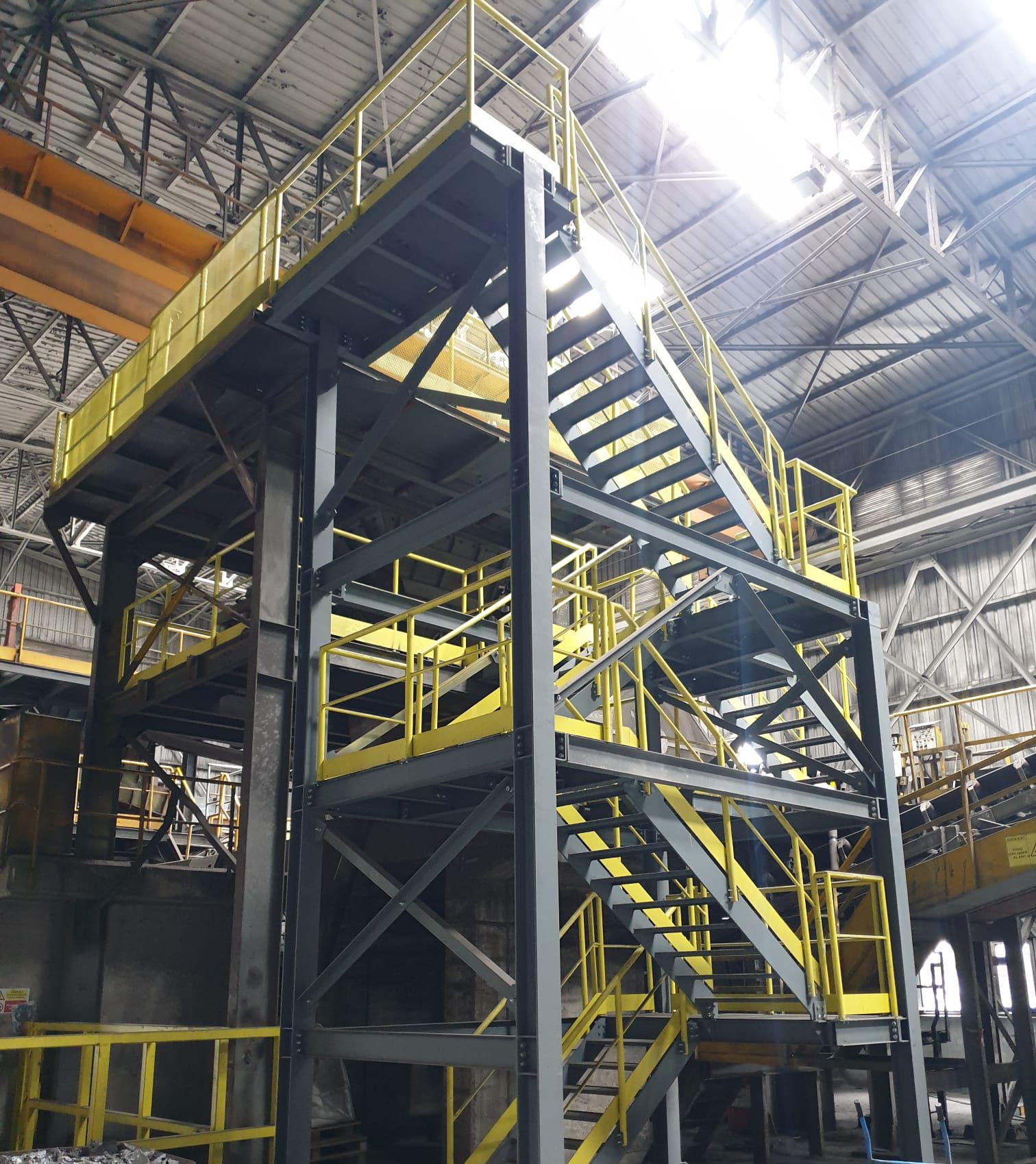 Tamamlanmış çelik merdiven projesi
